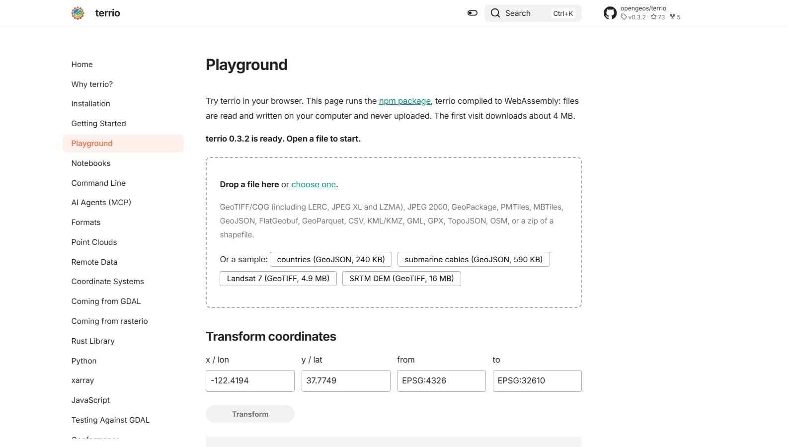 strona Playground w dokumentacji terrio: pole do przeciągnięcia pliku, przykładowe dane i formularz transformacji współrzędnych - zrzut z terrio.opengeos.org